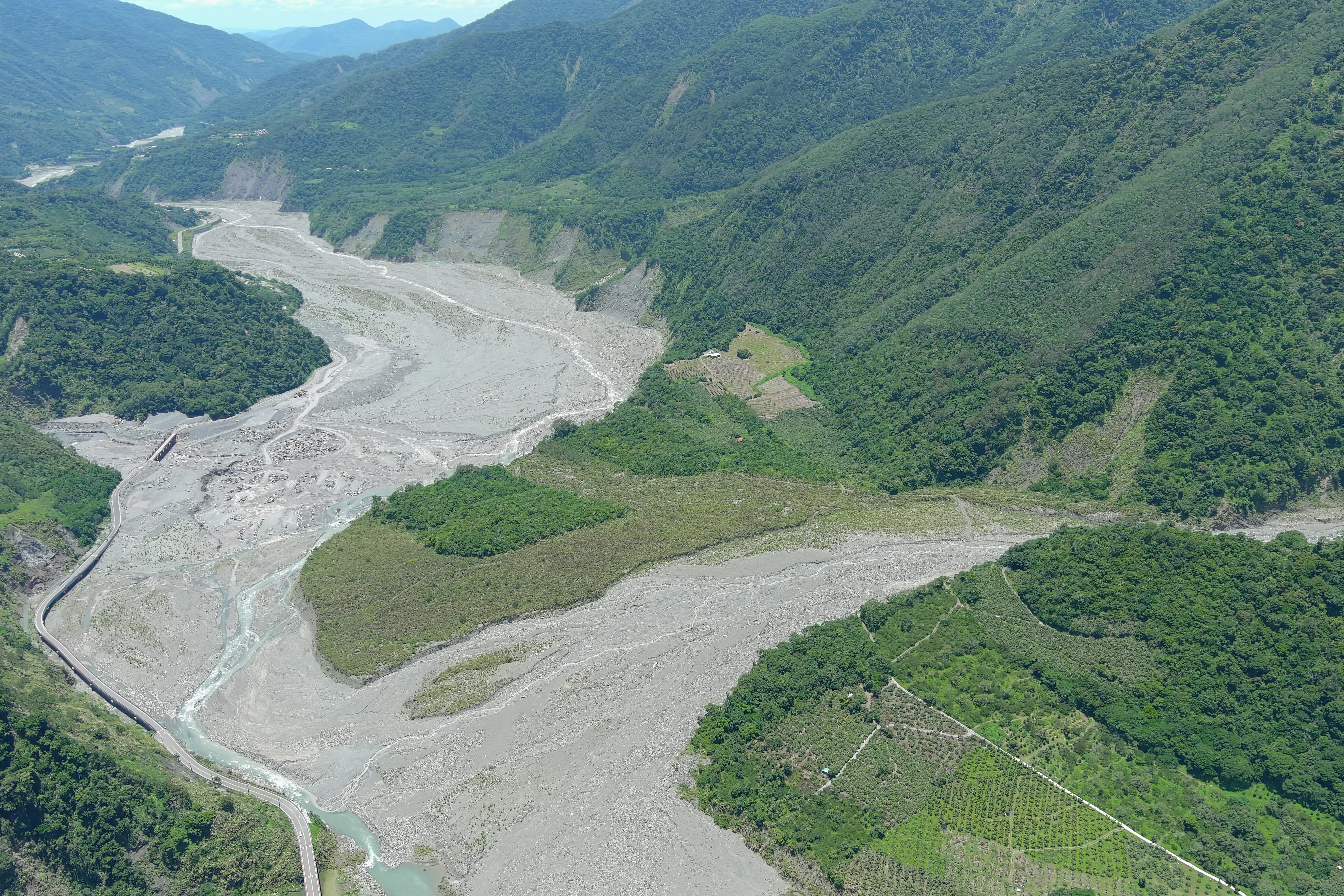 圖三 玉穗溪集水區與其谷口 2023年7月24日，行政法人國家災害防救科技中心拍攝